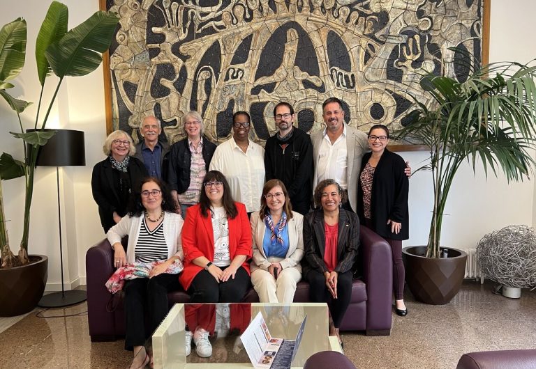 Claves para mejorar la atracción y retención de mujeres en la educación STEM: mesa redonda de la SWE